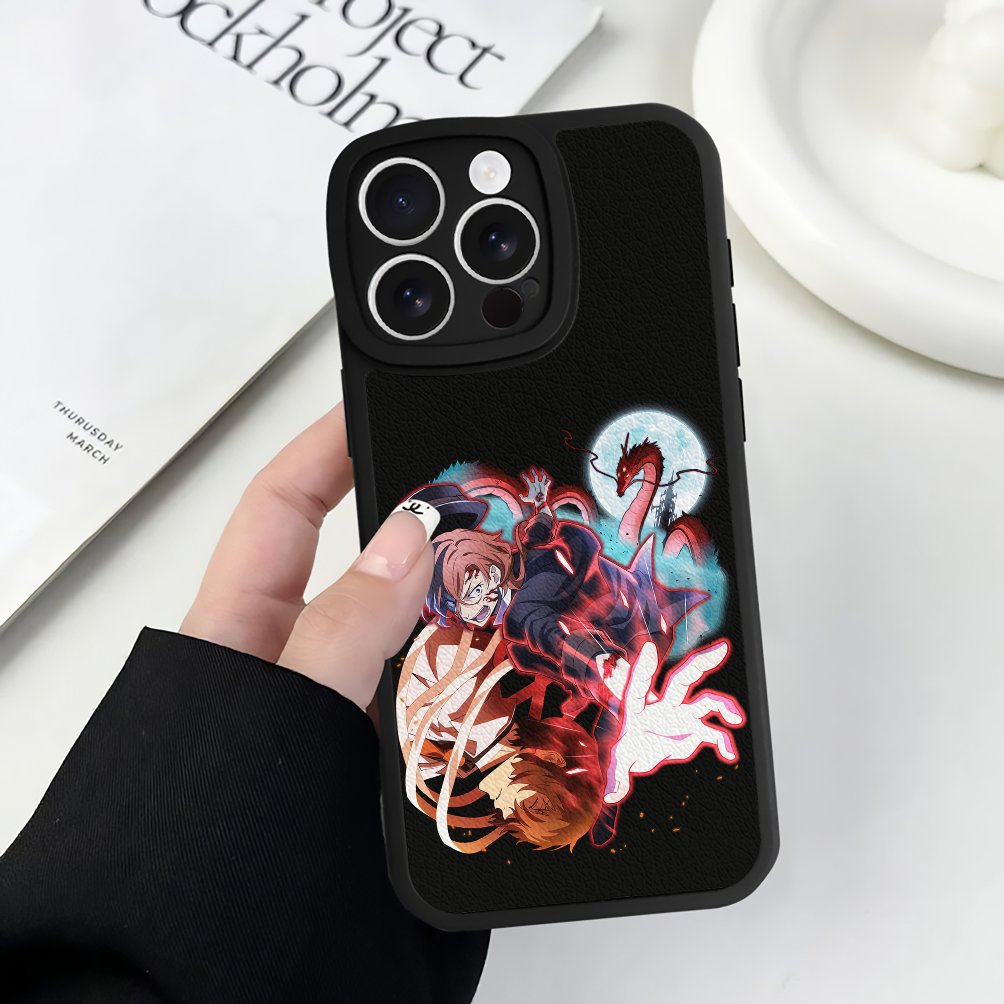（画像用） 文豪ストレイドッグス Bungo Stray Dogs 【iPhone 16シリーズ対応】シリコンスマホケース（レザー調） 材質：シリコン